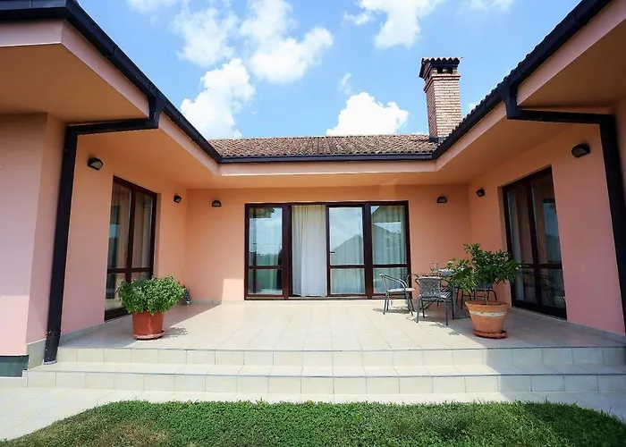 Apartment Larin